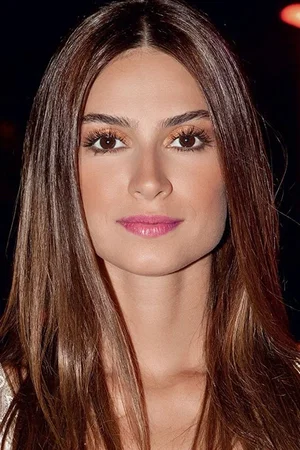  Thaila Ayala