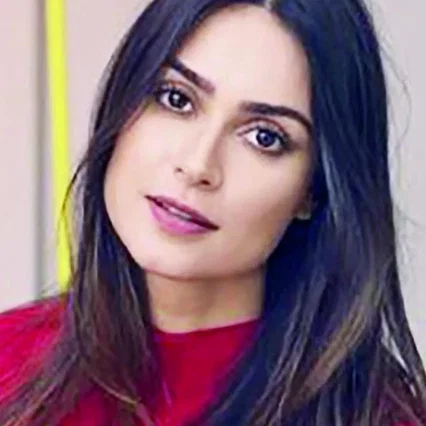  Thaila Ayala