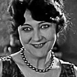  Charlotte Mineau