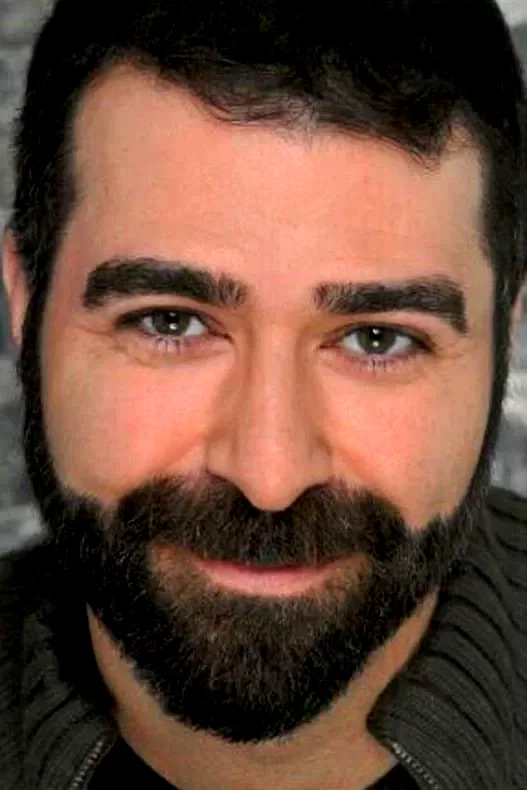  Barzin Akhavan