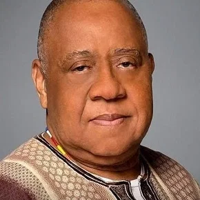Photo star : Barry Shabaka Henley
