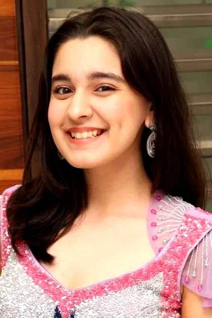  Naisha Khanna