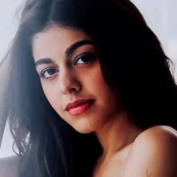  Alaya F
