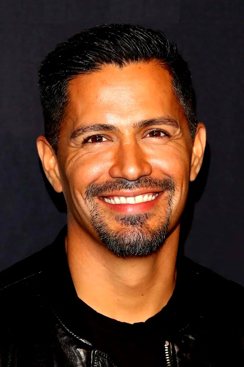 Jay Hernandez