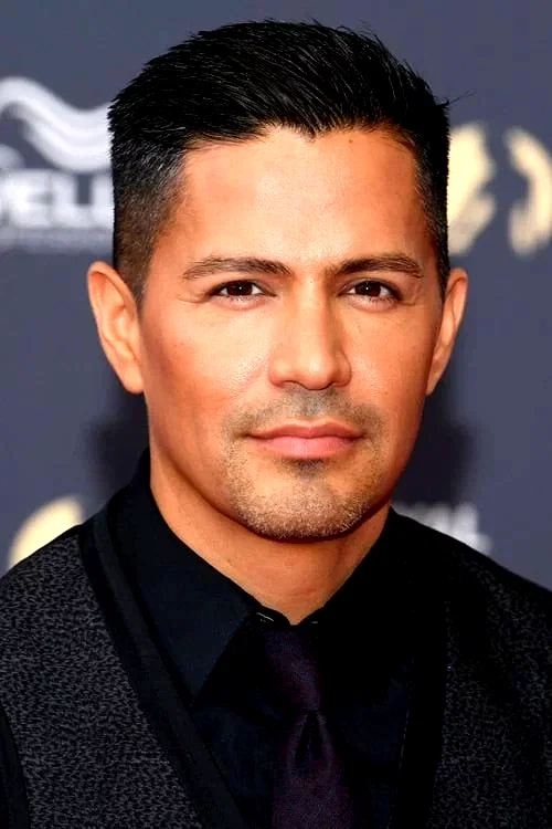 Jay Hernandez