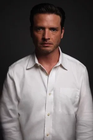 Aden Young photo