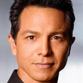 Photo star : Benjamin Bratt