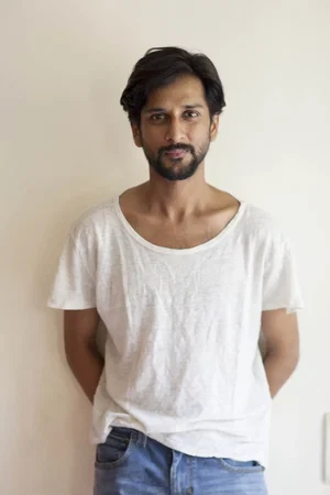  Tanmay Dhanania