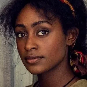  Simona Brown