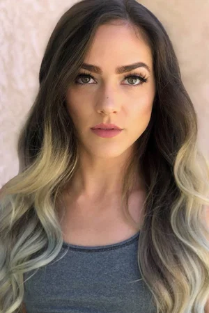  Courtney Akbar photo