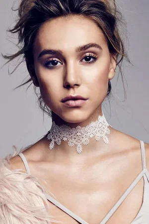  Alexis Ren photo
