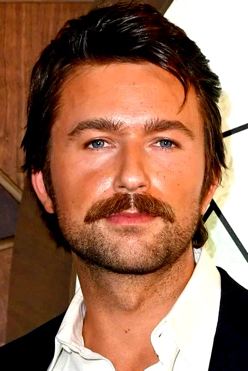  Brandon Sklenar