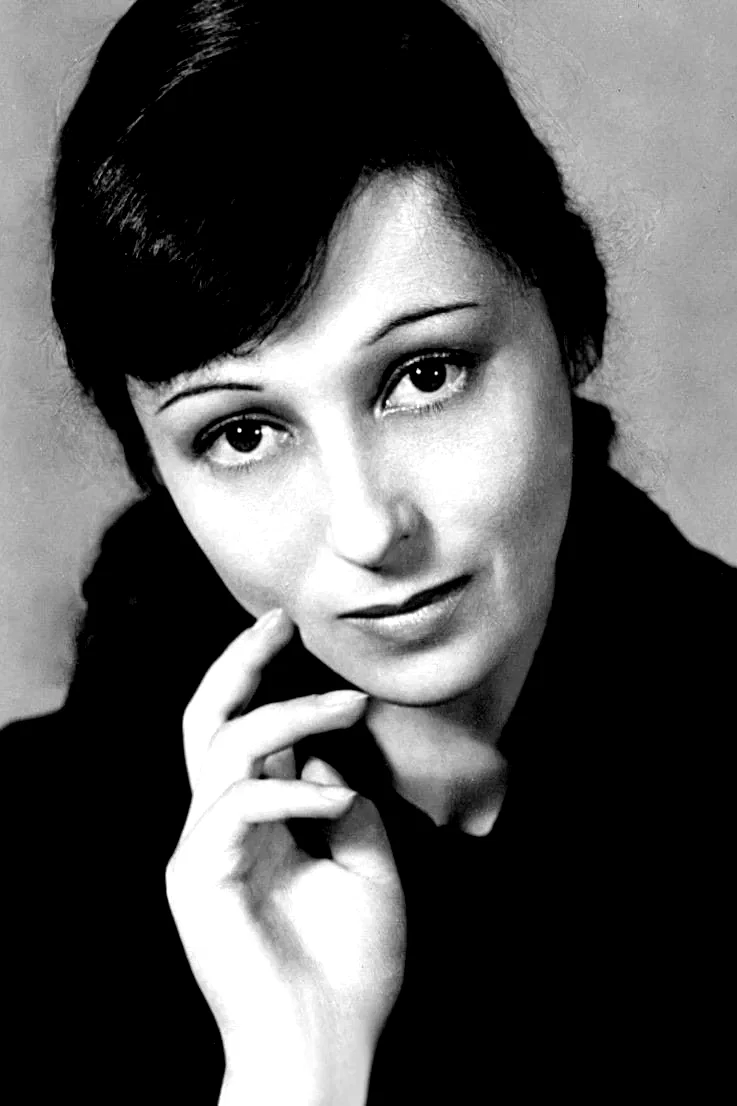  Luise Rainer