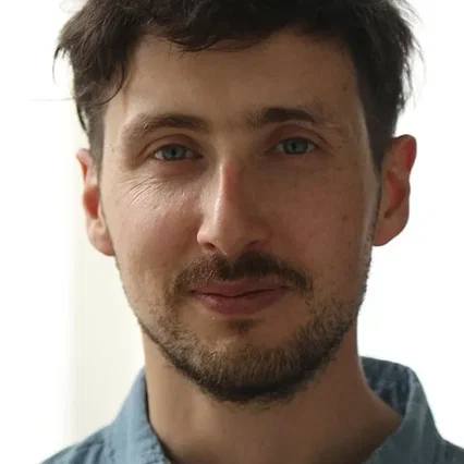  Cristóbal León
