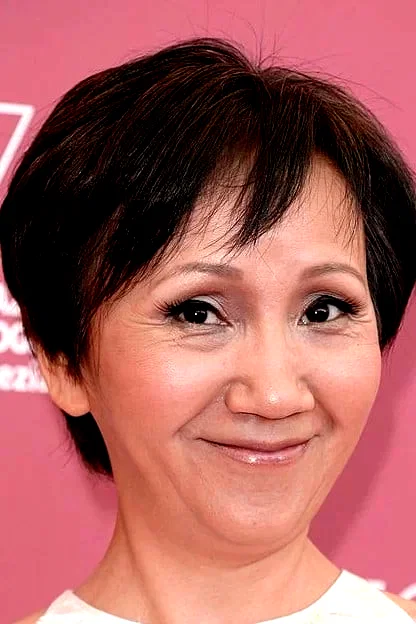  陸弈靜
