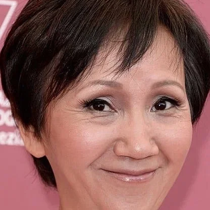  陸弈靜