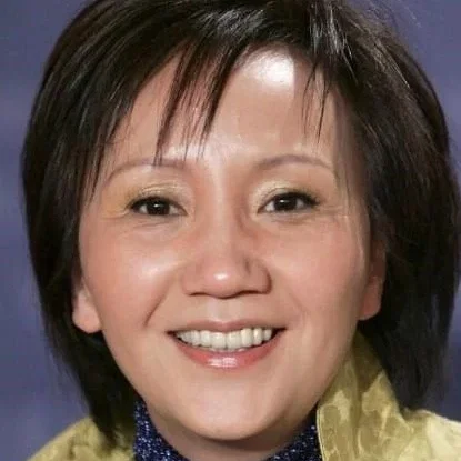  陸弈靜