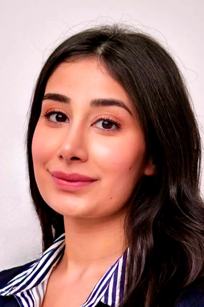  Rojina Esmaeili