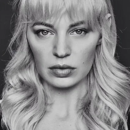  Chloe Farnworth