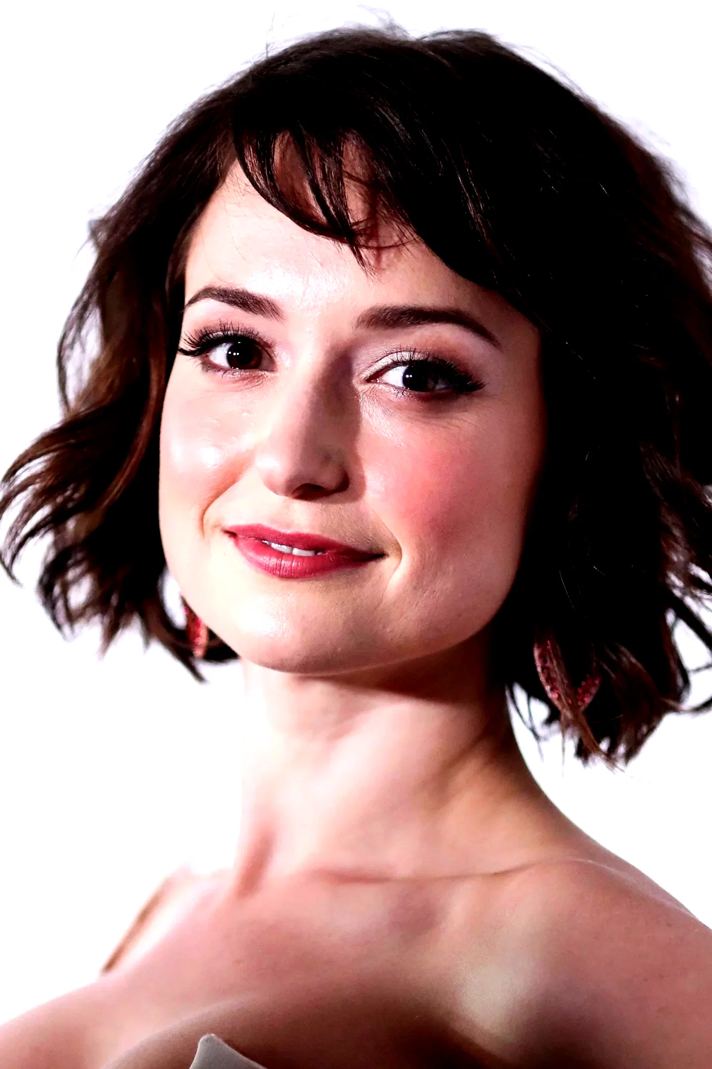  Milana Vayntrub