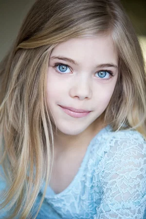  Elle McKinnon photo