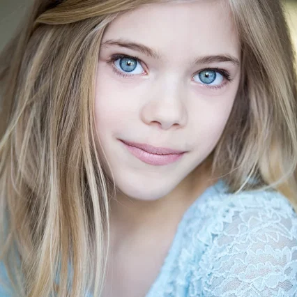  Elle McKinnon