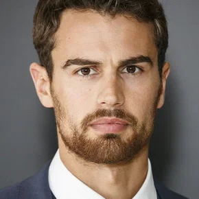 Photo star : Theo James