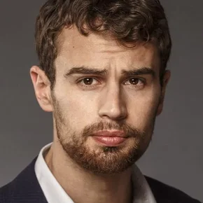 Photo star : Theo James