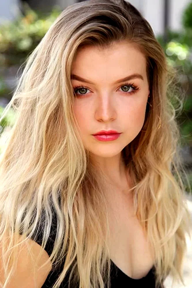  Anna Grace Barlow