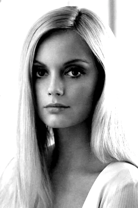  Alexandra Hay