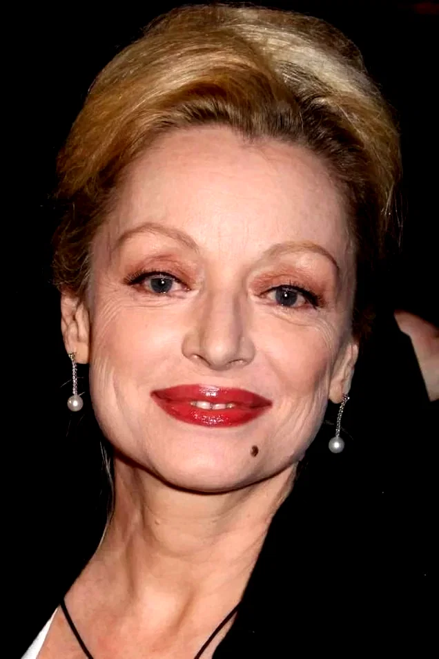 Caroline Silhol
