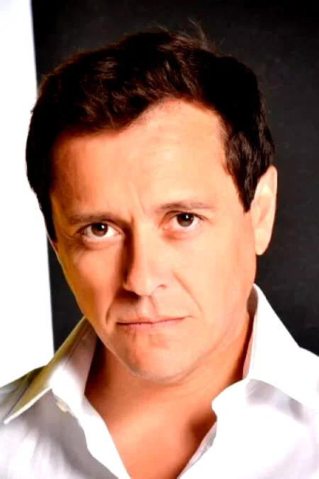  Álvaro Morales
