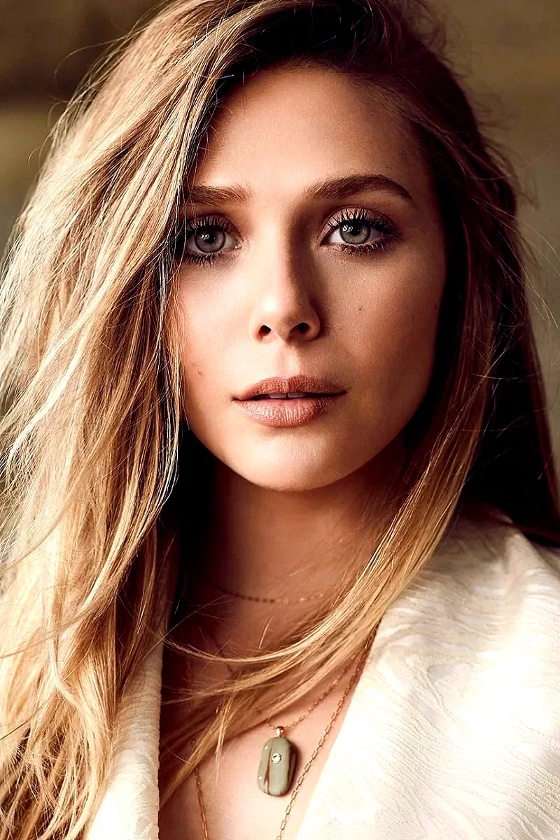 Elizabeth  Olsen 