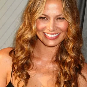 Photo star : Moon Bloodgood