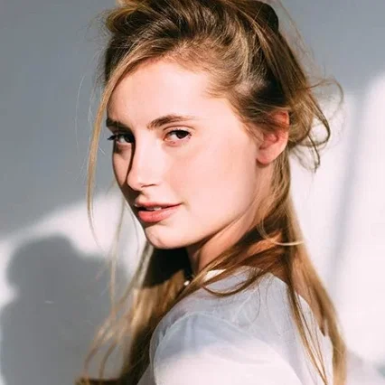  Annie Hamilton