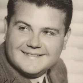 Photo star :  Maynard Holmes