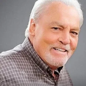 Photo star : Stacy Keach