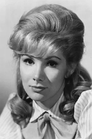  Susan Hampshire