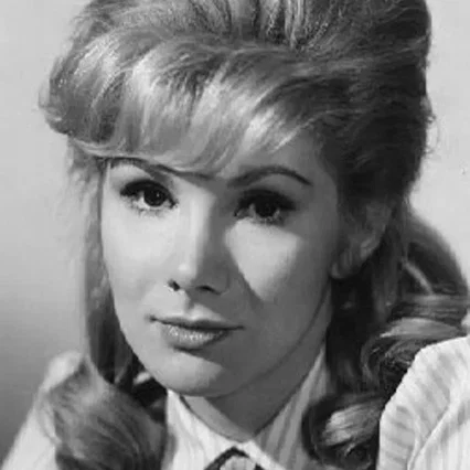  Susan Hampshire