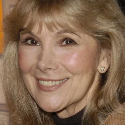  Susan Hampshire