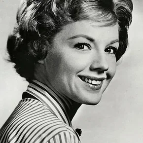 Photo star :  Virginia Gibson