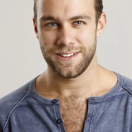  Carlos Serrano