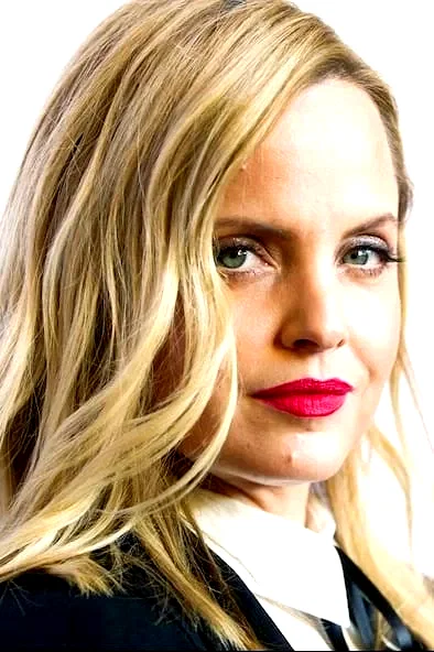 Mena Suvari