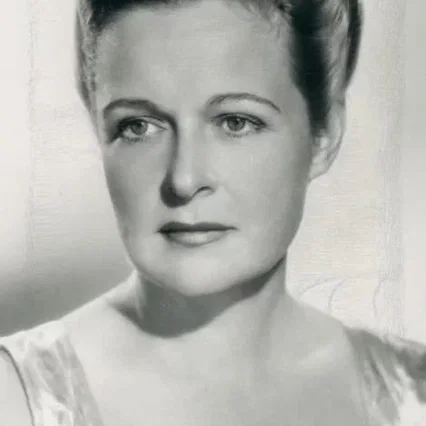  Selena Royle