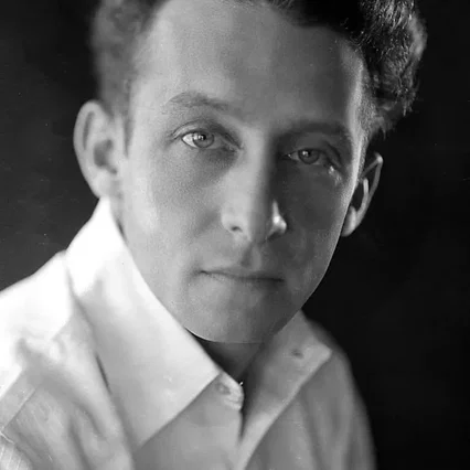  Raymond Hatton