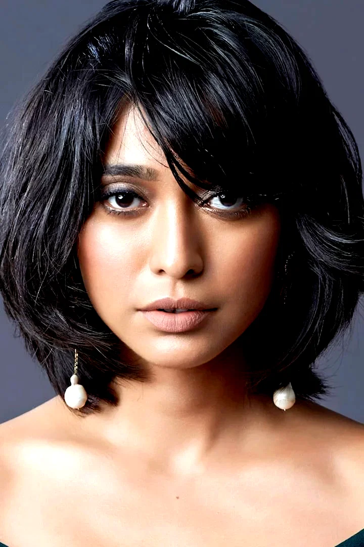  Sayani Gupta