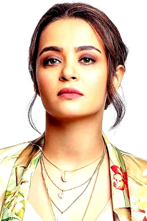  Surveen Chawla