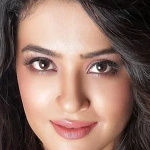  Surveen Chawla