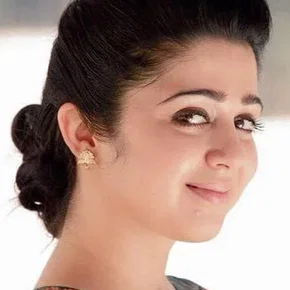 Photo star :  Charmy Kaur