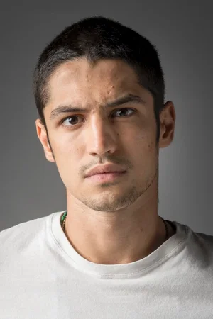  Gabriel Leone